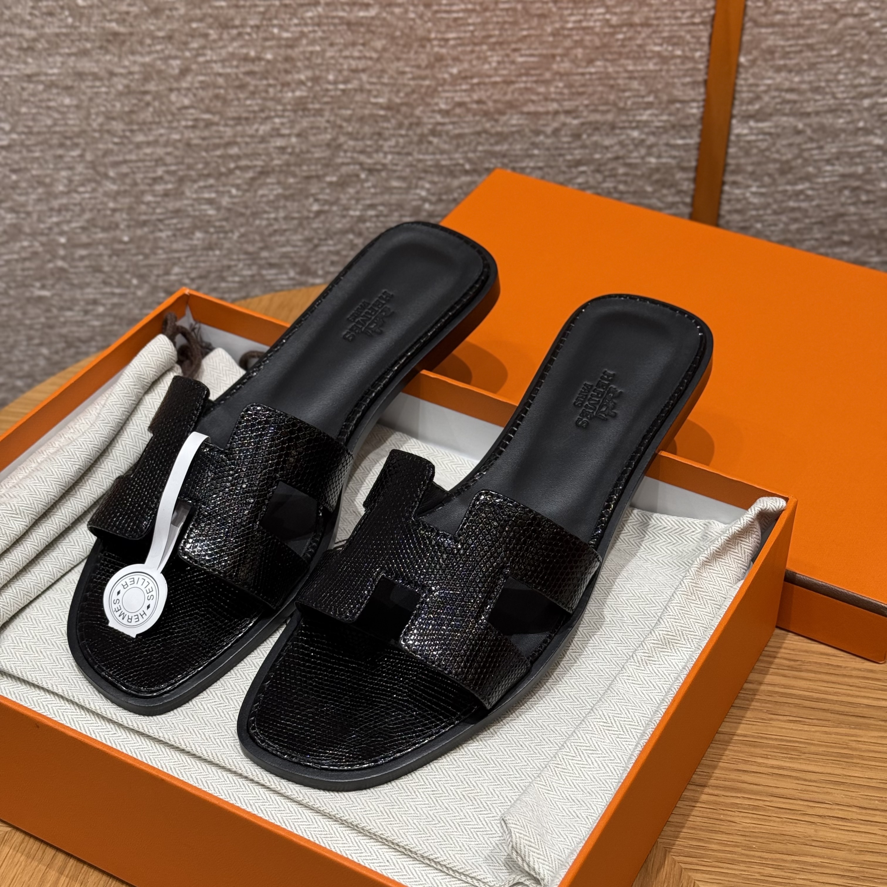 Oran sandal