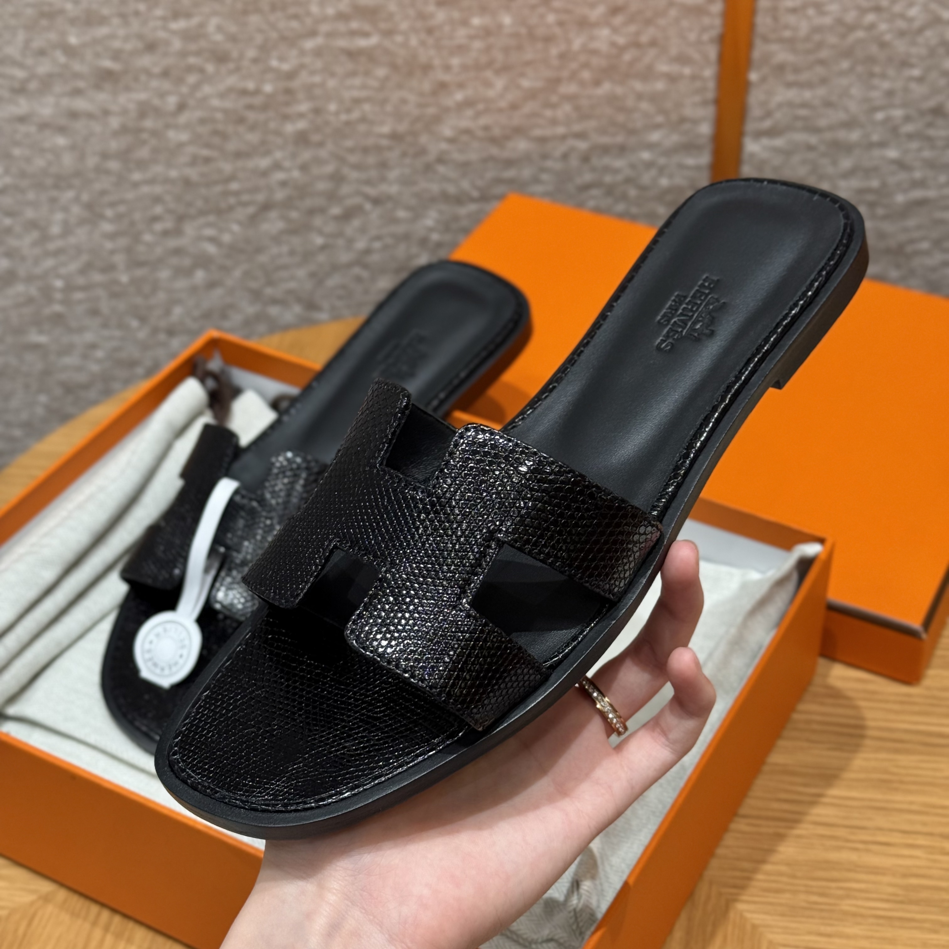Oran sandal