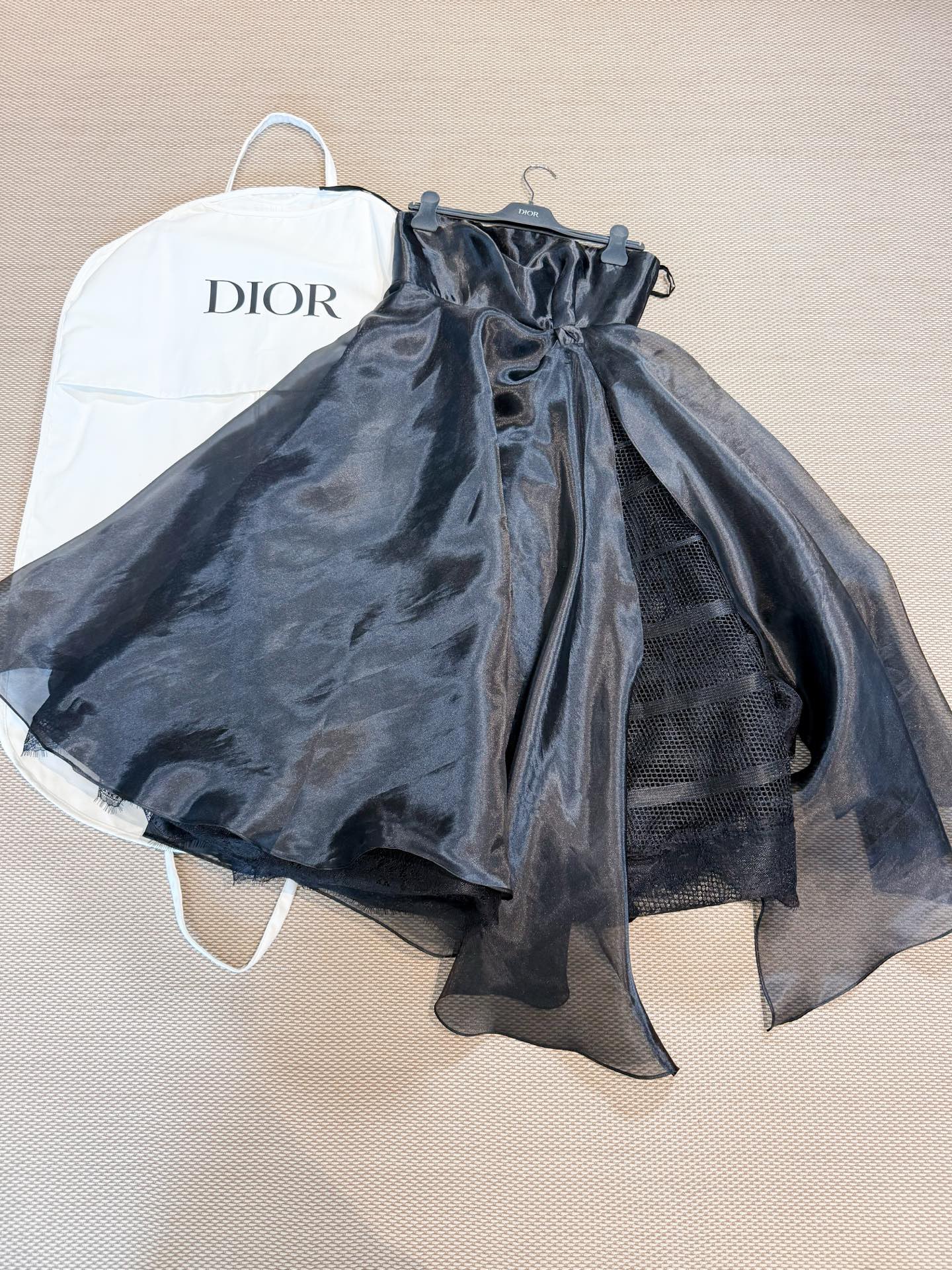 DRESS